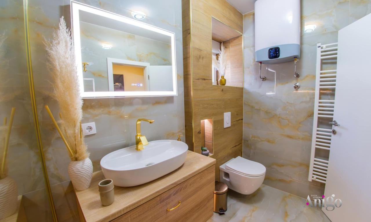 Luxury Apartment Black And Gold Mostar Eksteriør bilde