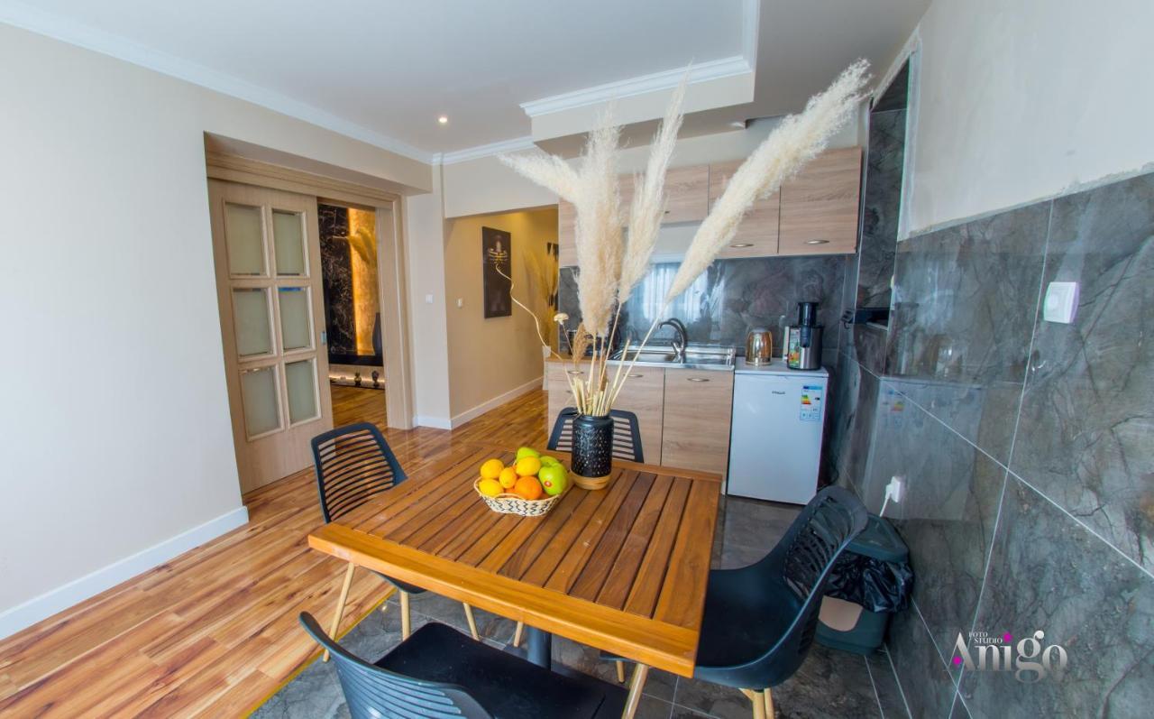 Luxury Apartment Black And Gold Mostar Eksteriør bilde