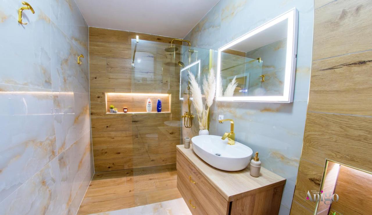 Luxury Apartment Black And Gold Mostar Eksteriør bilde
