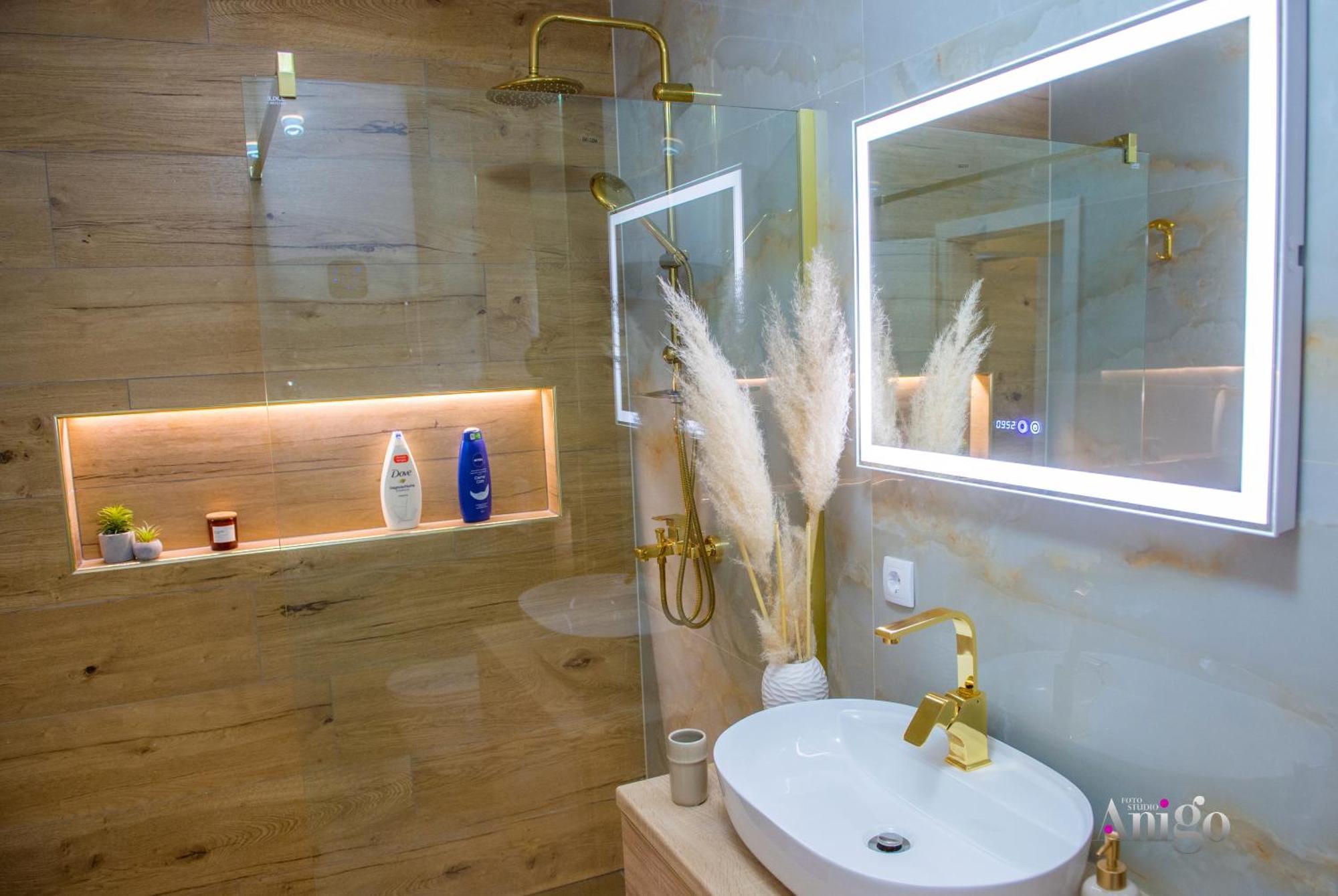 Luxury Apartment Black And Gold Mostar Eksteriør bilde