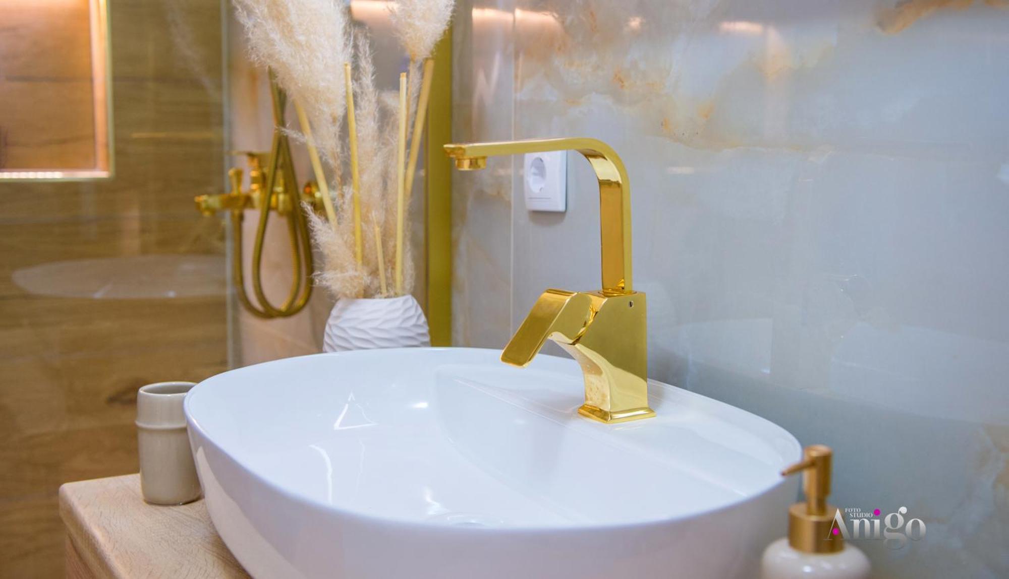 Luxury Apartment Black And Gold Mostar Eksteriør bilde