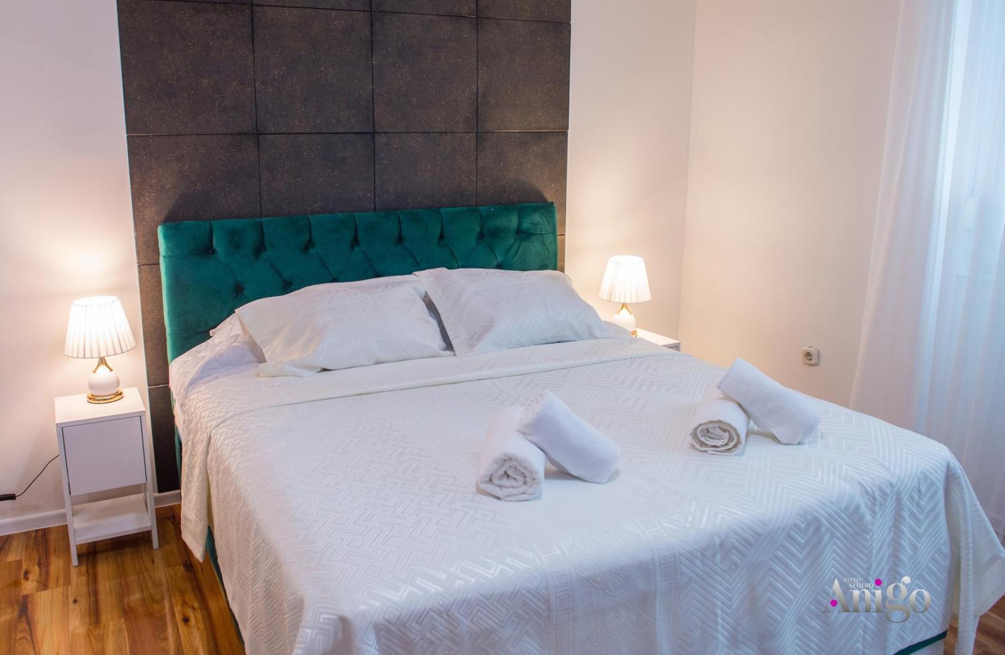 Luxury Apartment Black And Gold Mostar Eksteriør bilde